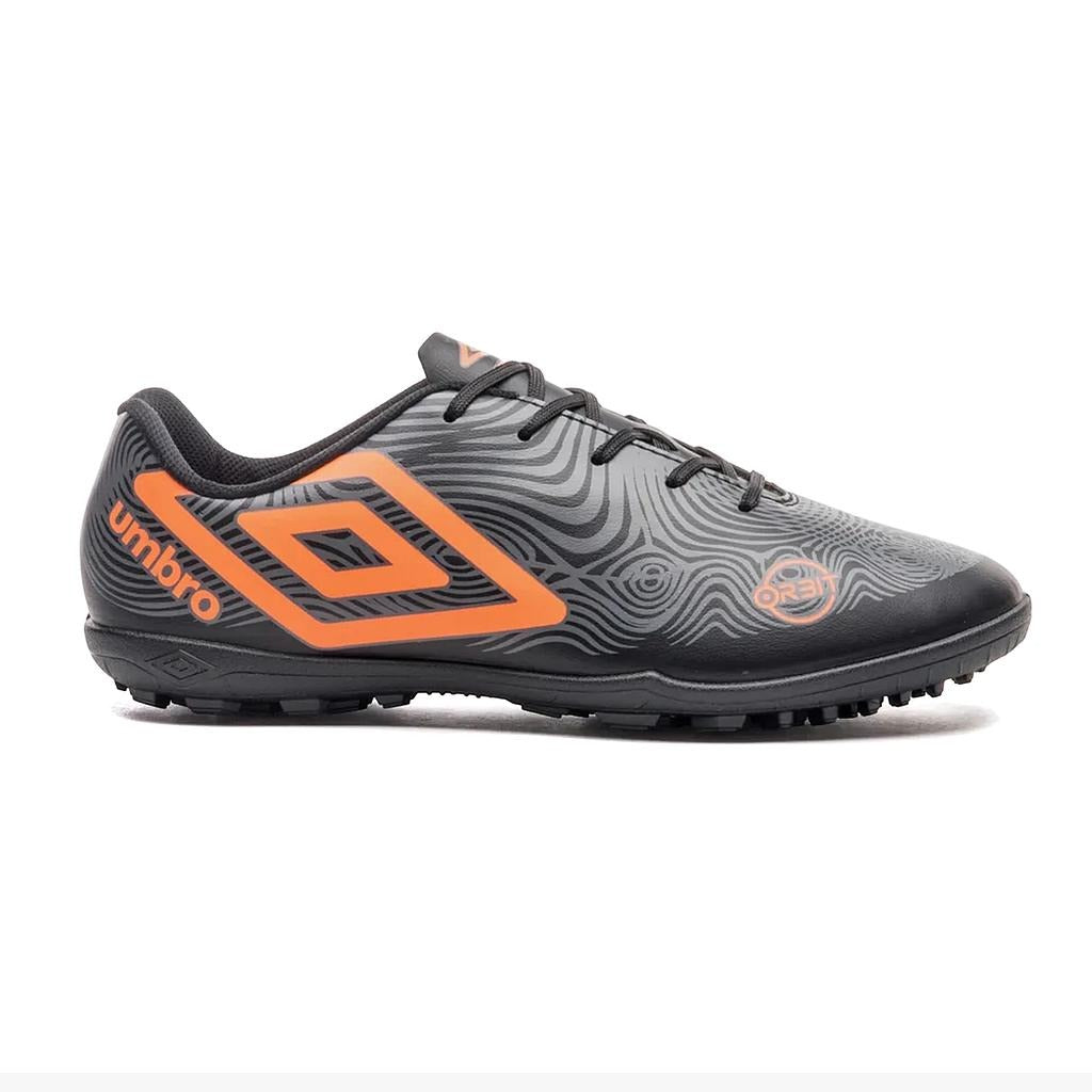 U01FB00153-186 Umbro Calzados Society Masculino Futbol Orbit Black/Graphite/Carrot